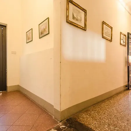 Lupari Apartment, Palazzo Storico Sotto Le Due Torri Apartament